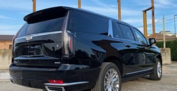 Cadillac Escalade nero con interno nero